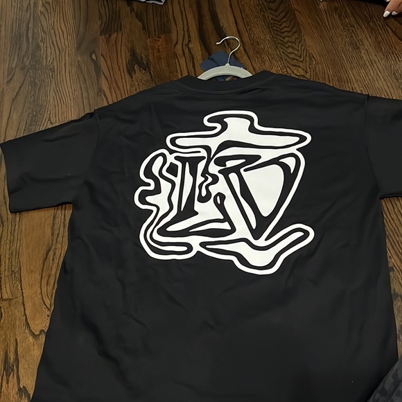 Authentic Louis Vuitton T-shirt - Picture 4 of 5